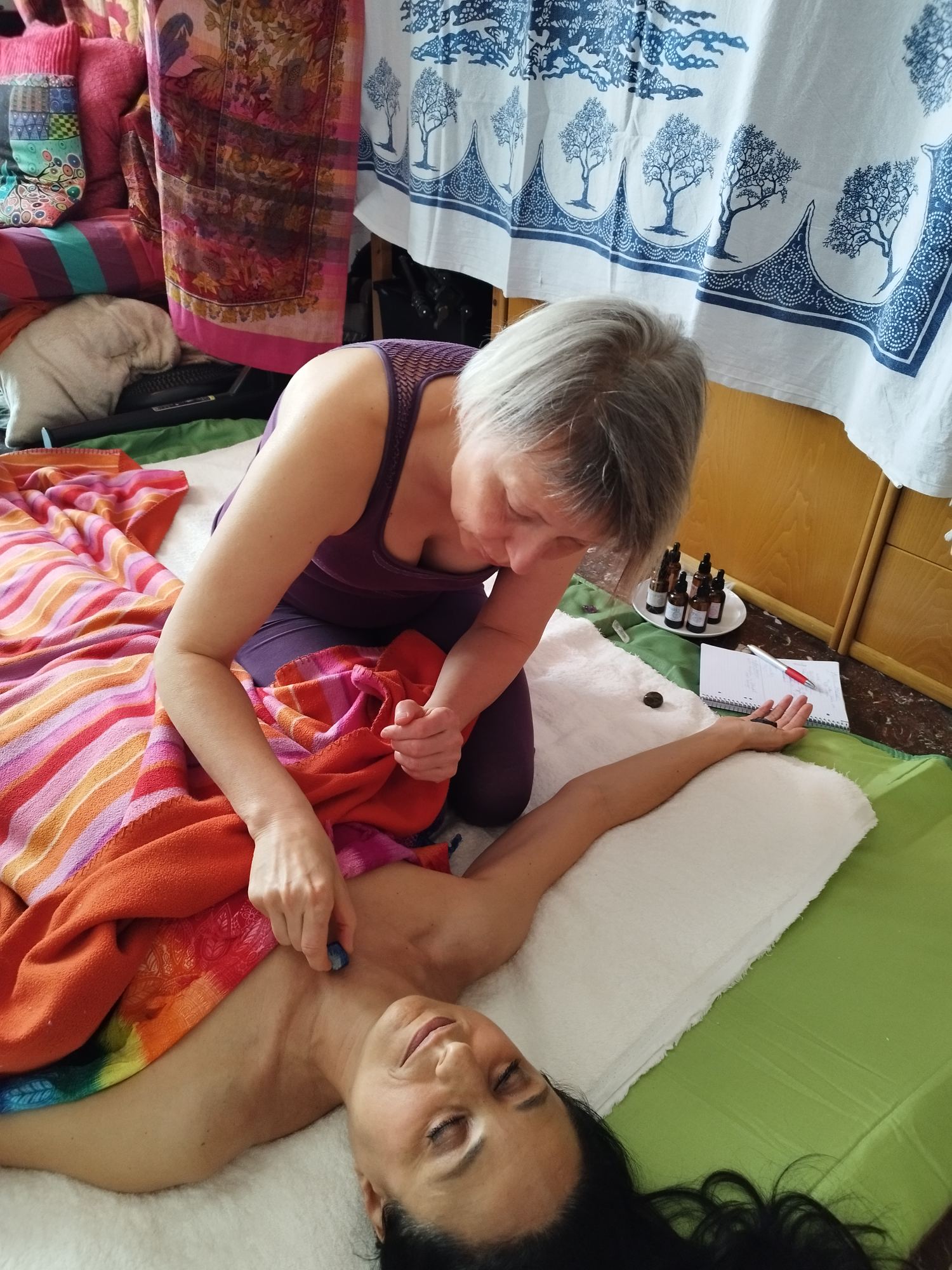 Docente durante il corso Chakra Balancing